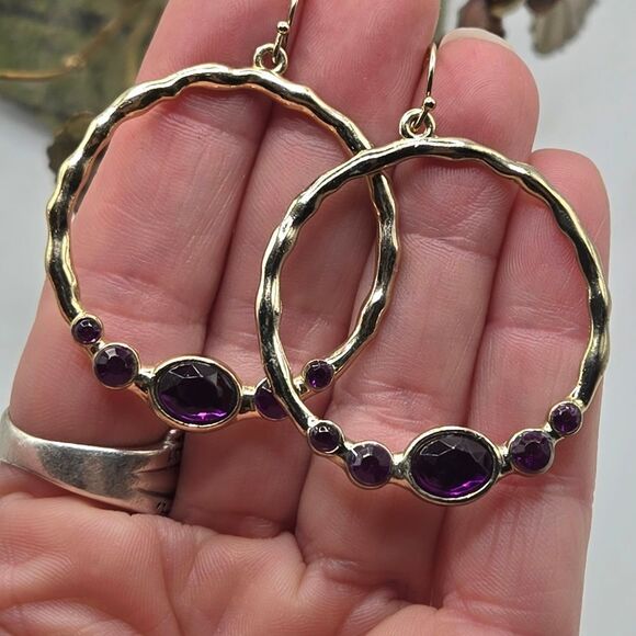 "5/$25" Hammered Goldtone Purple Glass Circle Dangle Earrings - Picture 5 of 7